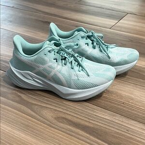 ASICS Women's Dynablast 5 size 7.5